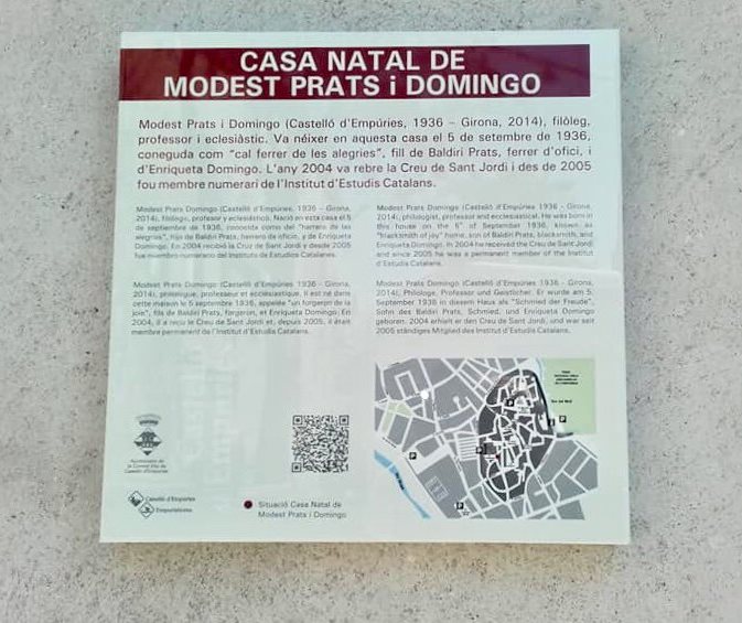 Fotografia del cartell informatiu de la casa natal de Modest Prats i Domingo